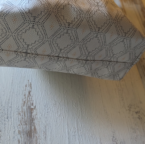 Thirty-One All Around Town Tote Printed Faux Leather with Gold Embroidered R - Picture 6 of 10